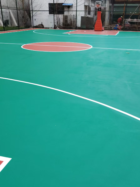 黄山 球场长期使用易出现地面开裂